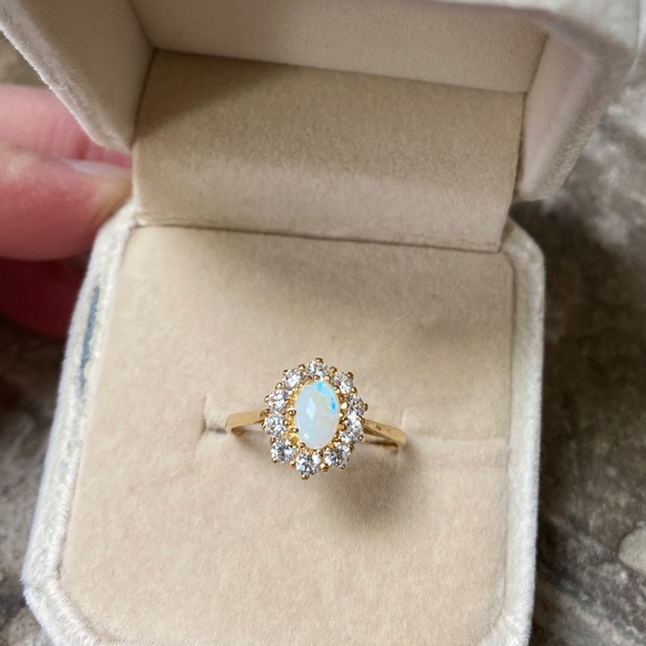 Jewelry - GENUINE 14KT GOLD Opal Ring Halo Setting
